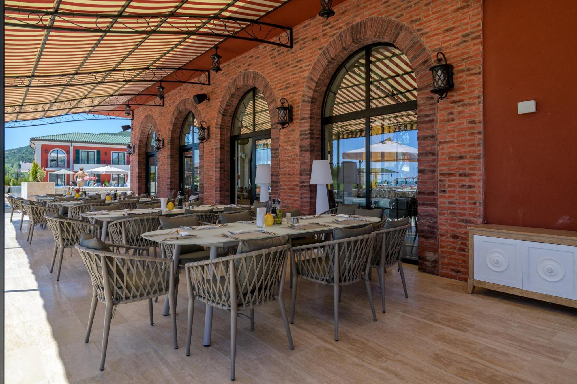 Eco Therma Village Kranevo Exterior photo Restaurant in the hotel